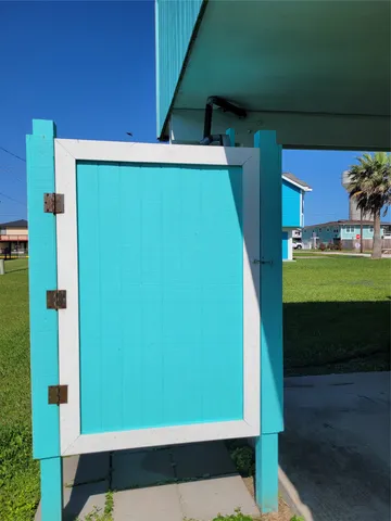 $2,100 | 16606 John Davis Road, Jamaica Beach, TX 77554