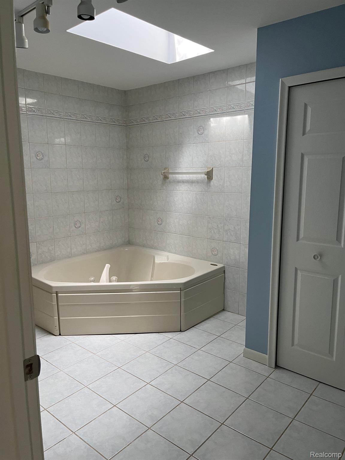 12504 Linden Road Linden, MI 48451 - Photo 13 of 26 Primary Bath