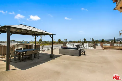 $729,000 | 837 North Hudson Avenue, Unit 402, Los Angeles, CA 90038