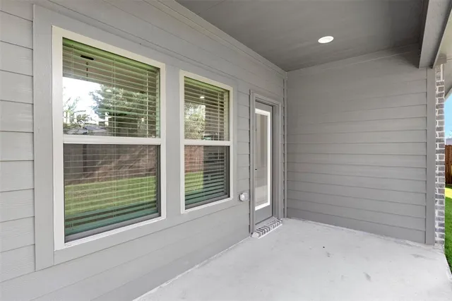 a view of a back yard