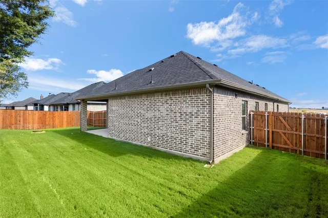 $329,990 | 613 Escovedo Drive, Italy, TX 76651