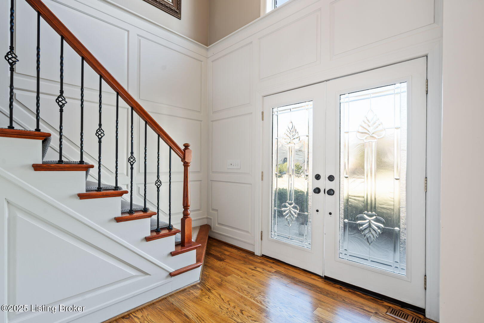 1914 Grand Ridge Road Louisville, KY 40214 - Photo 6 of 75 Foyer