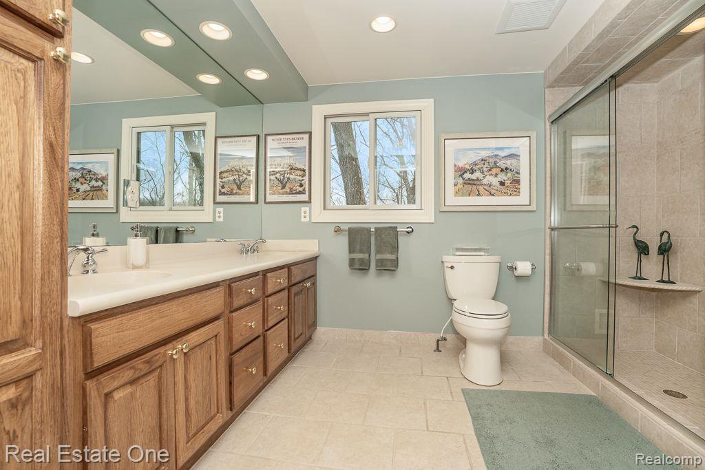 1218 Creekview Court Rochester, MI 48306 - Photo 36 of 48 Main Hall Bathroom w/dual sinks & Custom Shower