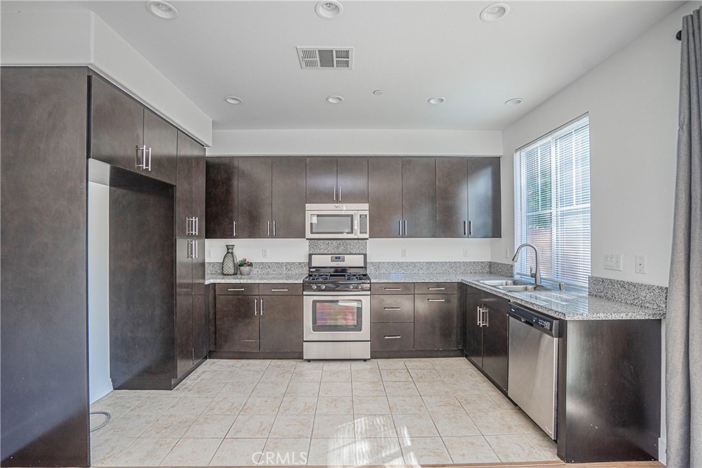 645 Liberation Way Fullerton, CA 92832 - Photo 6 of 21