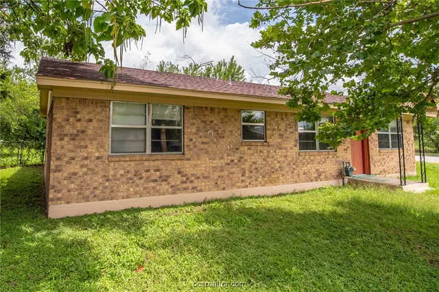 $1,200 | 601 Martin Luther King Jr Boulevard, Cameron, TX 76520