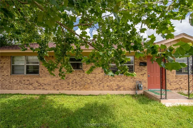 $1,200 | 601 Martin Luther King Jr Boulevard, Cameron, TX 76520