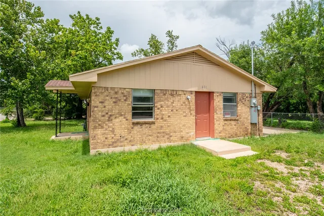 $1,200 | 601 Martin Luther King Jr Boulevard, Cameron, TX 76520