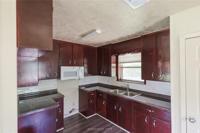 $1,200 | 601 Martin Luther King Jr Boulevard, Cameron, TX 76520