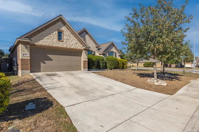 $2,800 | 8727 Hideout Bend, San Antonio, TX 78254