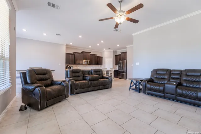 $2,800 | 8727 Hideout Bend, San Antonio, TX 78254