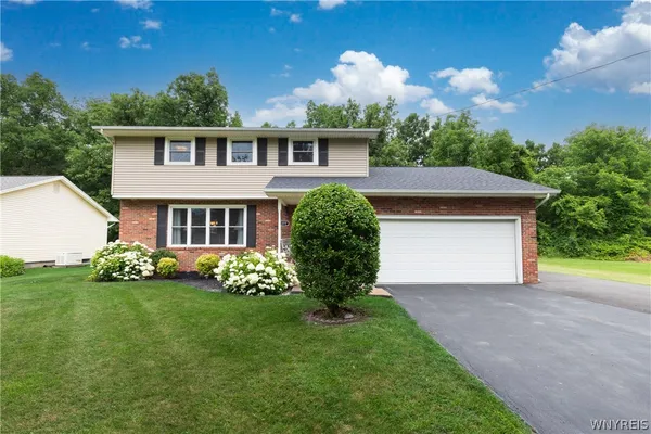 $389,900 | 377 Brentwood Drive, Porter, NY 14174