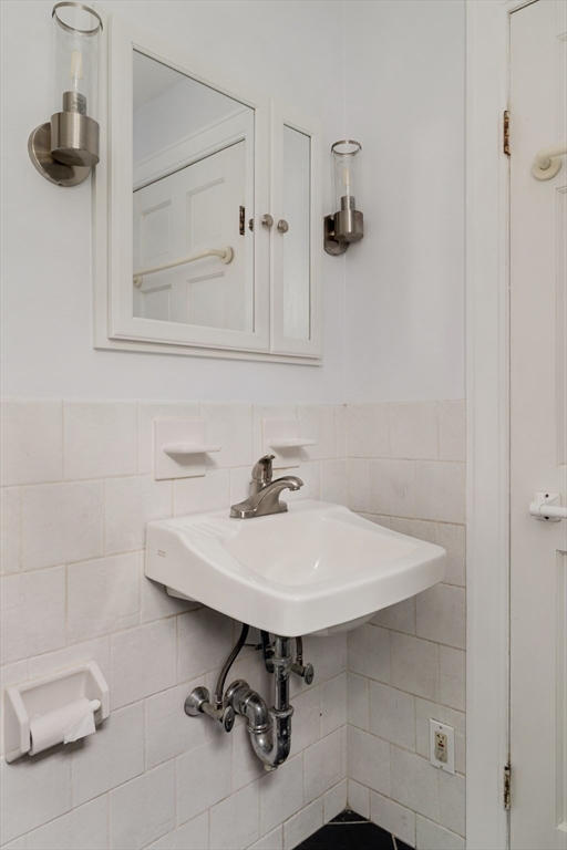 277 Lamartine Street Boston, MA 02130 - Photo 16 of 28 a bathroom with a sink and a mirror