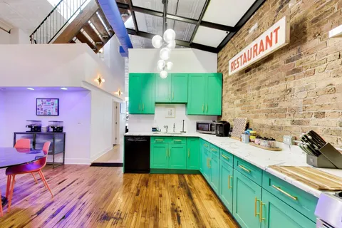 $1,500,000 | 815 North Milwaukee Avenue, Chicago, IL 60642