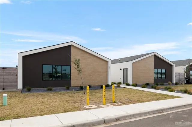 a view of a house with a entertaining space