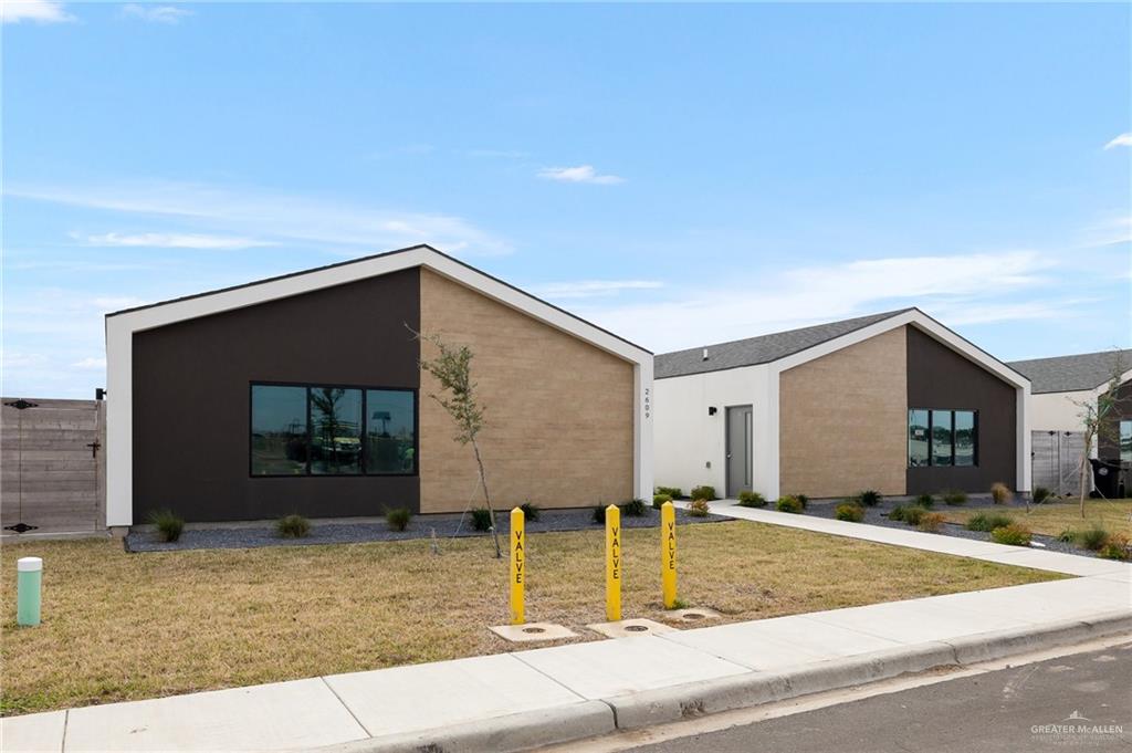2609 Woodpecker Road, Unit 1 Weslaco, TX 78596 - Photo 2 of 18 a view of a house with a entertaining space