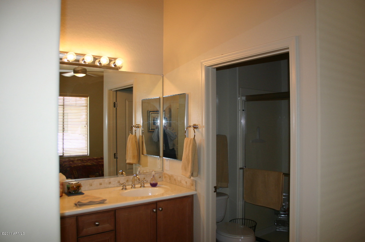 4488 East Thomas Road, Unit 2005 Phoenix, AZ 85018 - Photo 16 of 37 IMG_1615