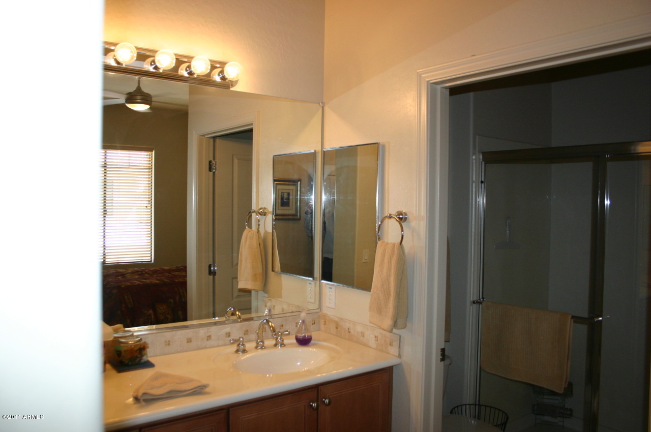 4488 East Thomas Road, Unit 2005 Phoenix, AZ 85018 - Photo 17 of 37 IMG_1616
