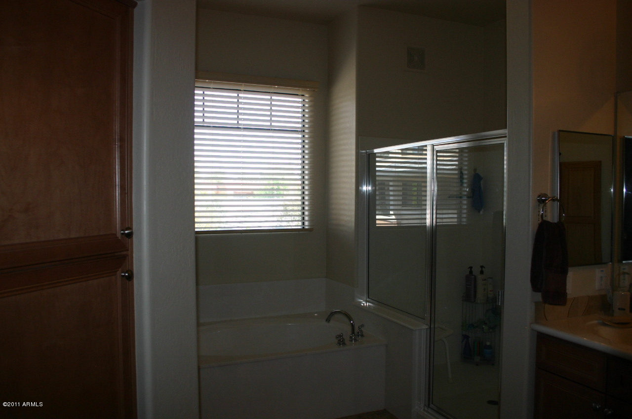 4488 East Thomas Road, Unit 2005 Phoenix, AZ 85018 - Photo 21 of 37 IMG_1620