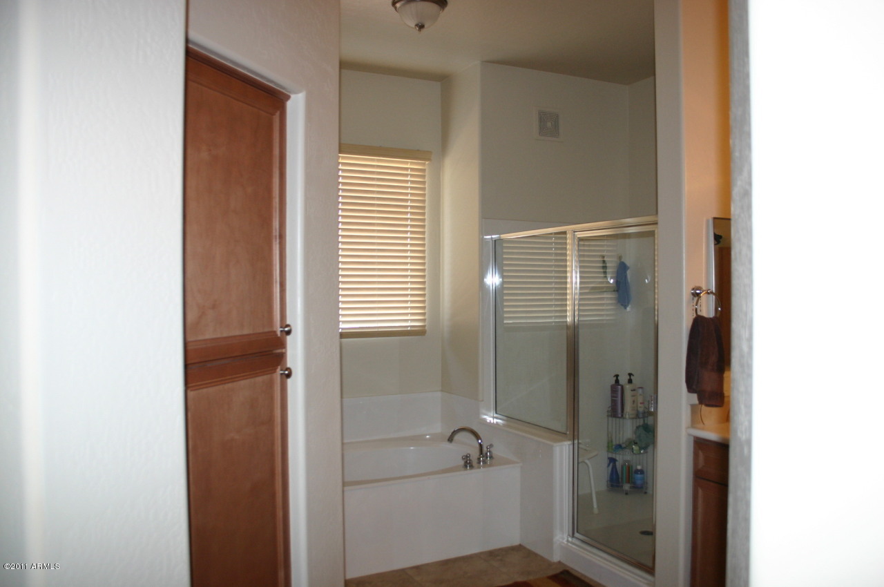 4488 East Thomas Road, Unit 2005 Phoenix, AZ 85018 - Photo 22 of 37 IMG_1621