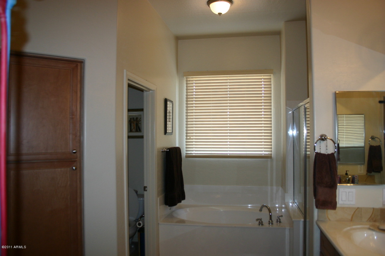 4488 East Thomas Road, Unit 2005 Phoenix, AZ 85018 - Photo 23 of 37 IMG_1622