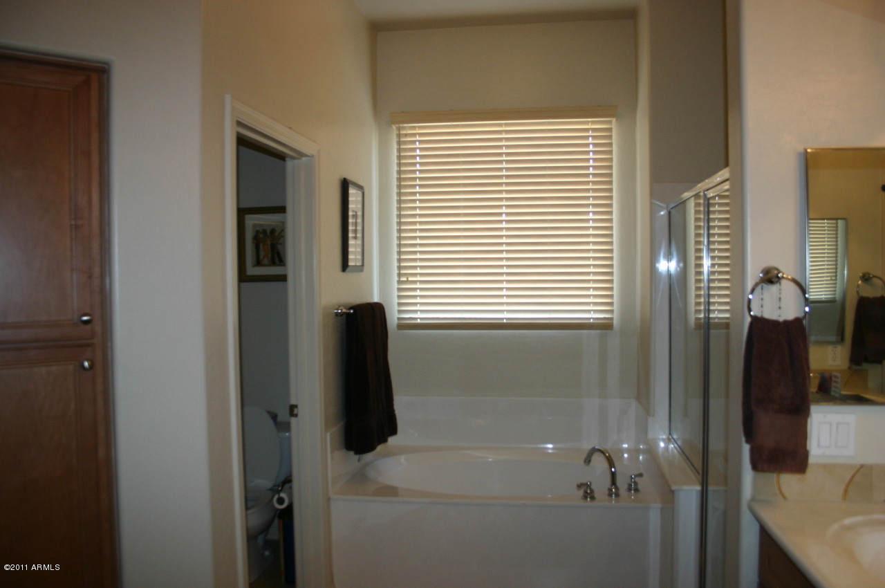 4488 East Thomas Road, Unit 2005 Phoenix, AZ 85018 - Photo 24 of 37 IMG_1623