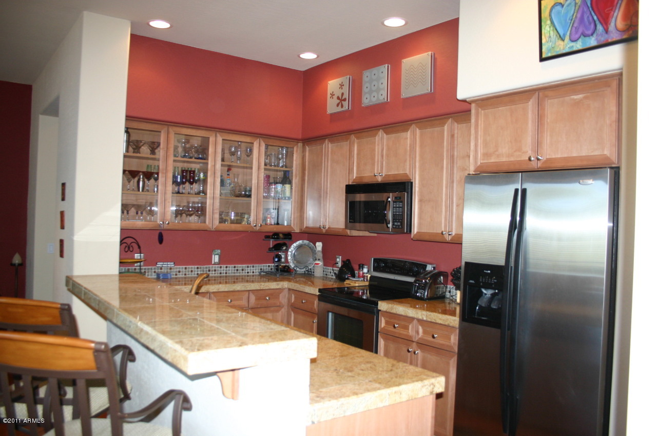 4488 East Thomas Road, Unit 2005 Phoenix, AZ 85018 - Photo 4 of 37 IMG_1603
