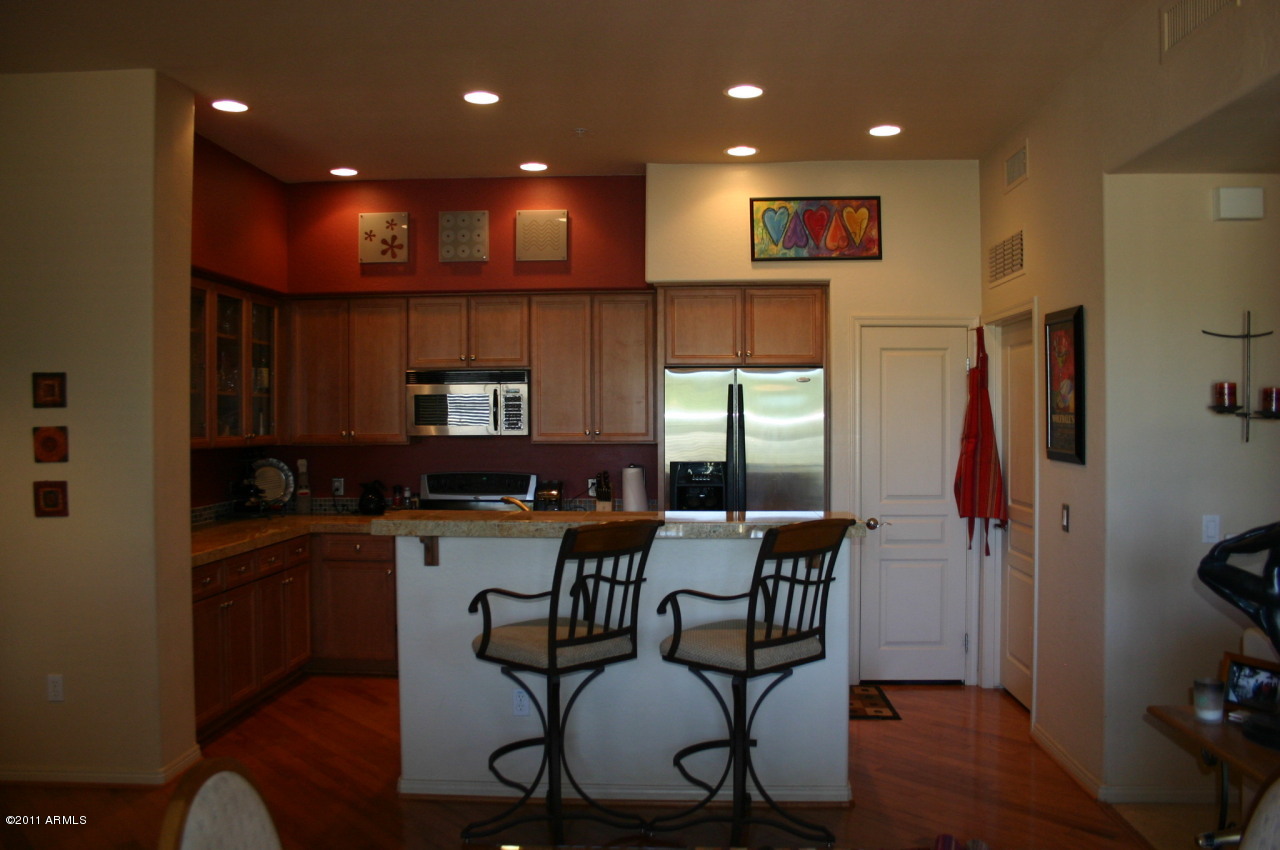 4488 East Thomas Road, Unit 2005 Phoenix, AZ 85018 - Photo 5 of 37 IMG_1604