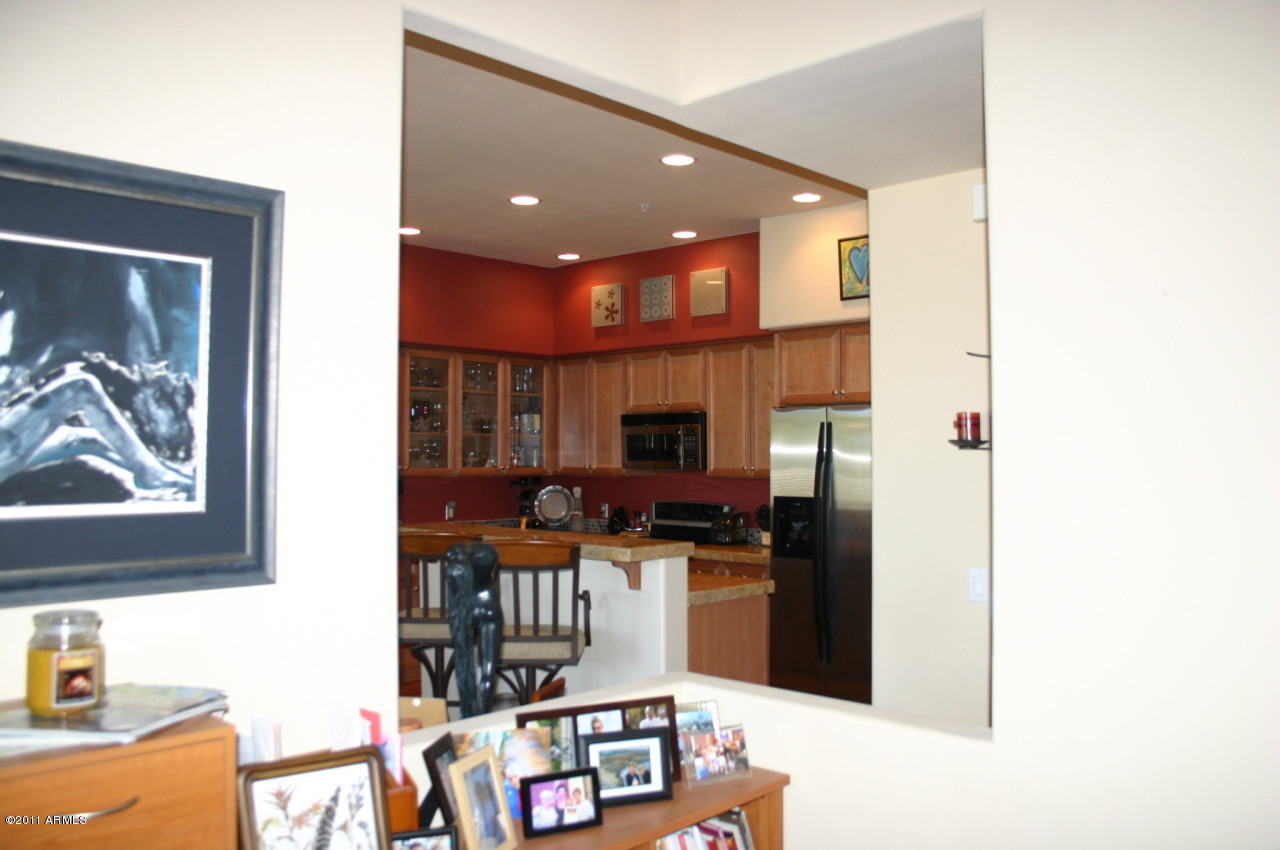 4488 East Thomas Road, Unit 2005 Phoenix, AZ 85018 - Photo 8 of 37 IMG_1607