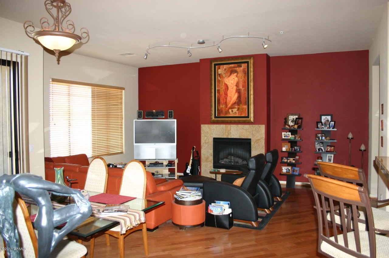 4488 East Thomas Road, Unit 2005 Phoenix, AZ 85018 - Photo 9 of 37 IMG_1608