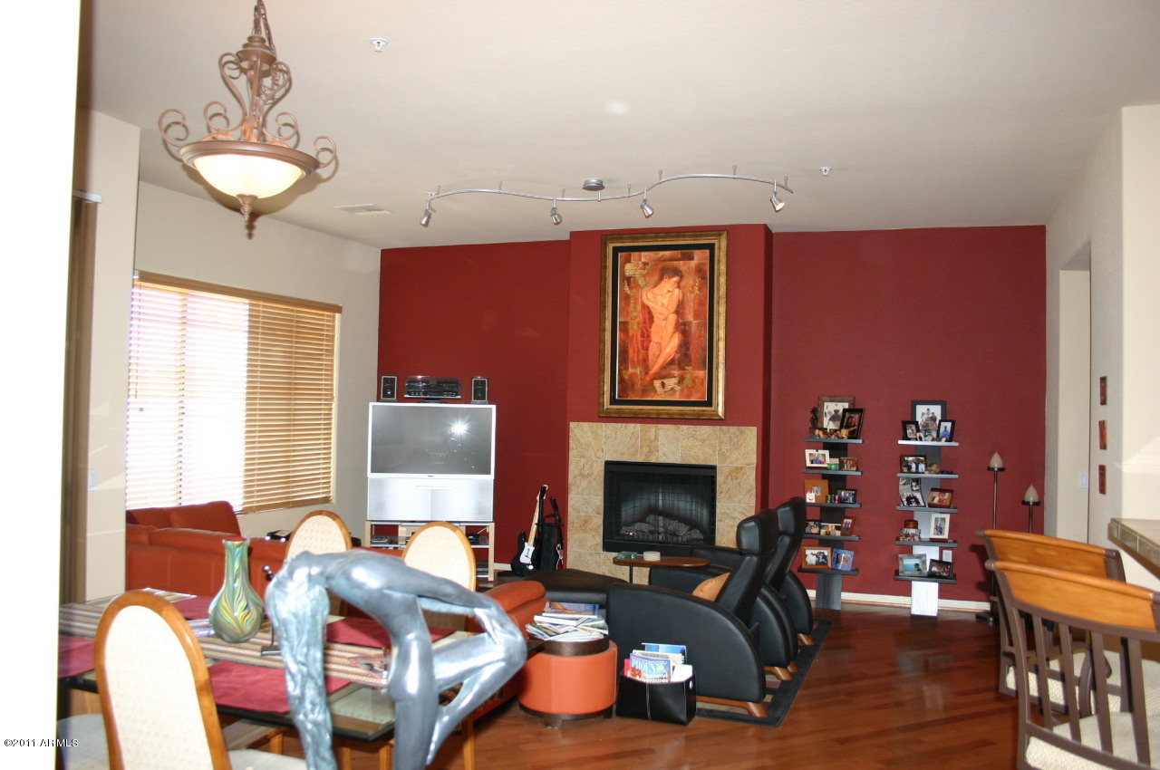 4488 East Thomas Road, Unit 2005 Phoenix, AZ 85018 - Photo 10 of 37 IMG_1609