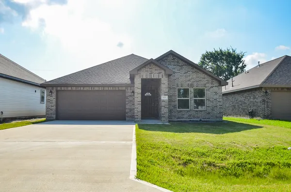 $2,300 | 815 Easy Street, La Porte, TX 77571