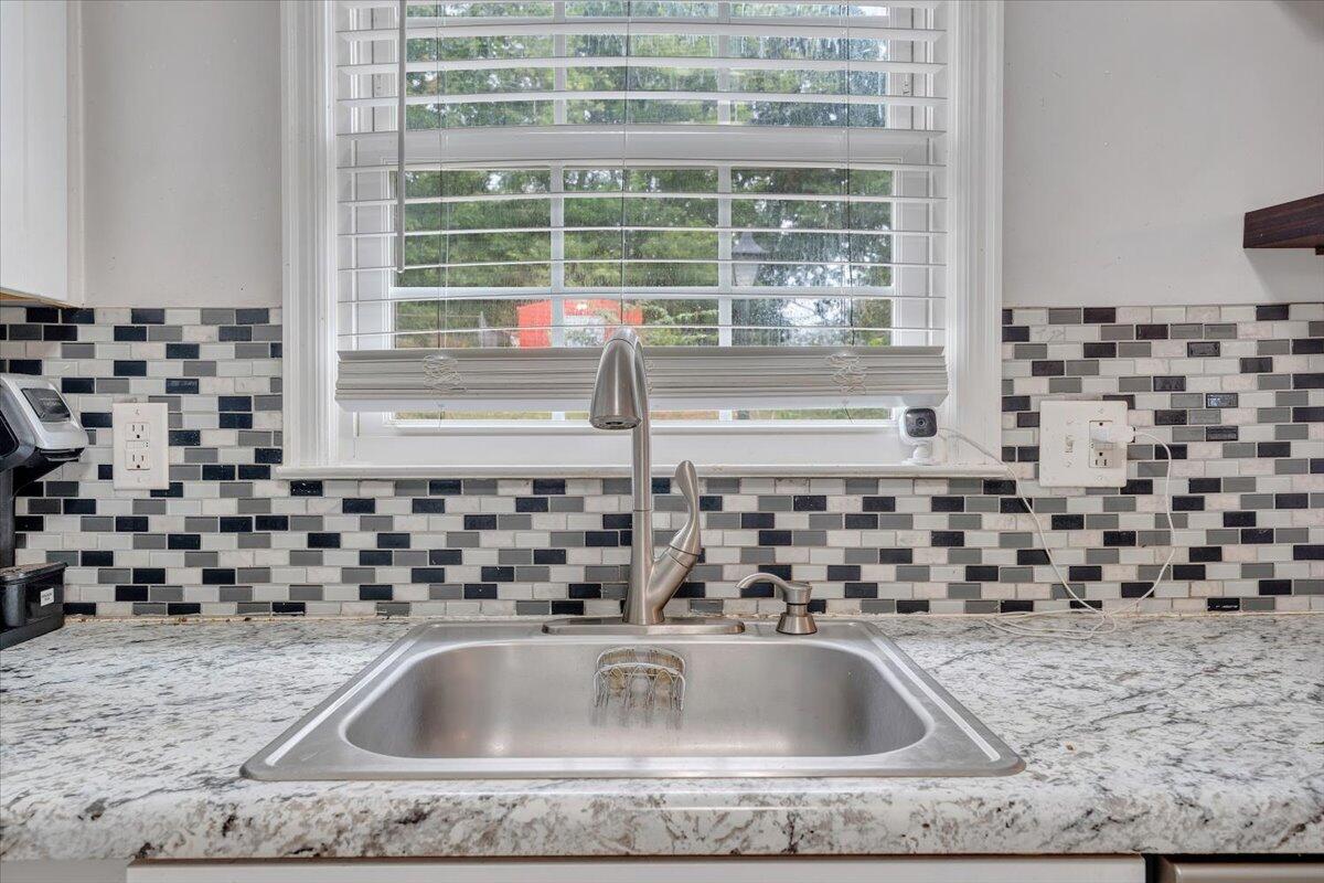 1043 Incline Drive Vinton, VA 24179 - Photo 15 of 58 Kitchen