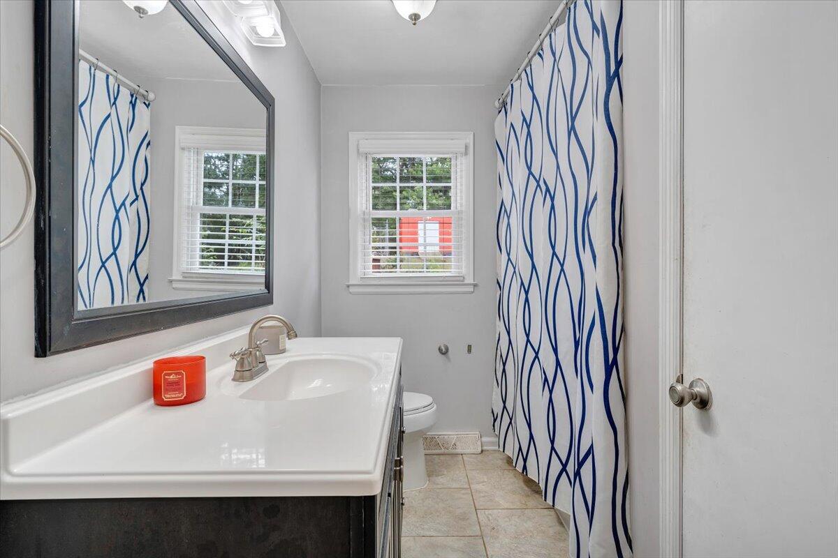 1043 Incline Drive Vinton, VA 24179 - Photo 20 of 58 Full bath upper level