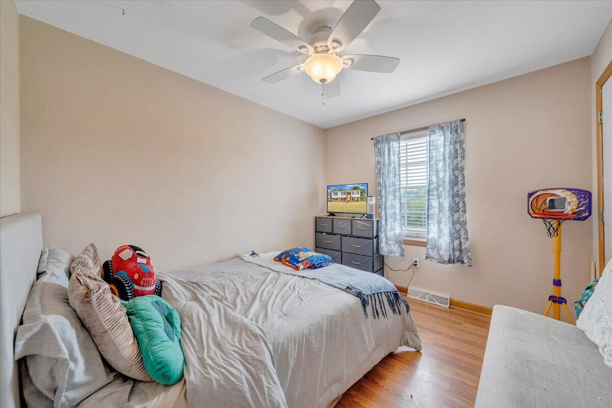 1043 Incline Drive Vinton, VA 24179 - Photo 21 of 58 Bedroom