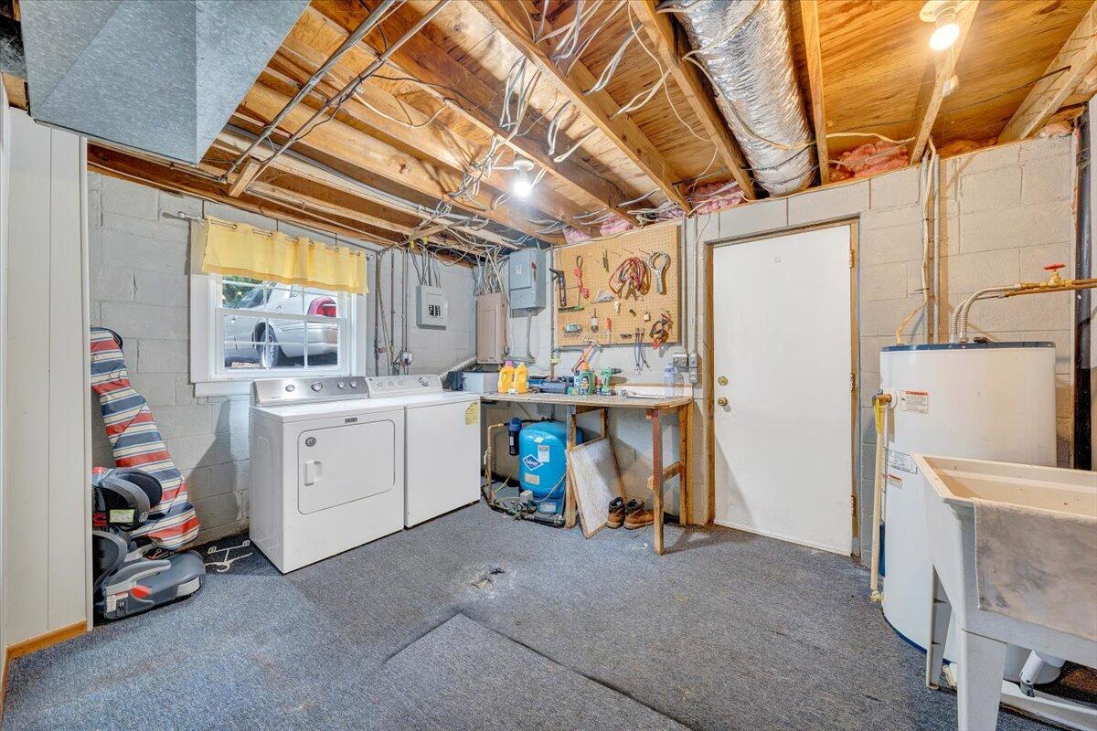 1043 Incline Drive Vinton, VA 24179 - Photo 41 of 58 Laundry Area