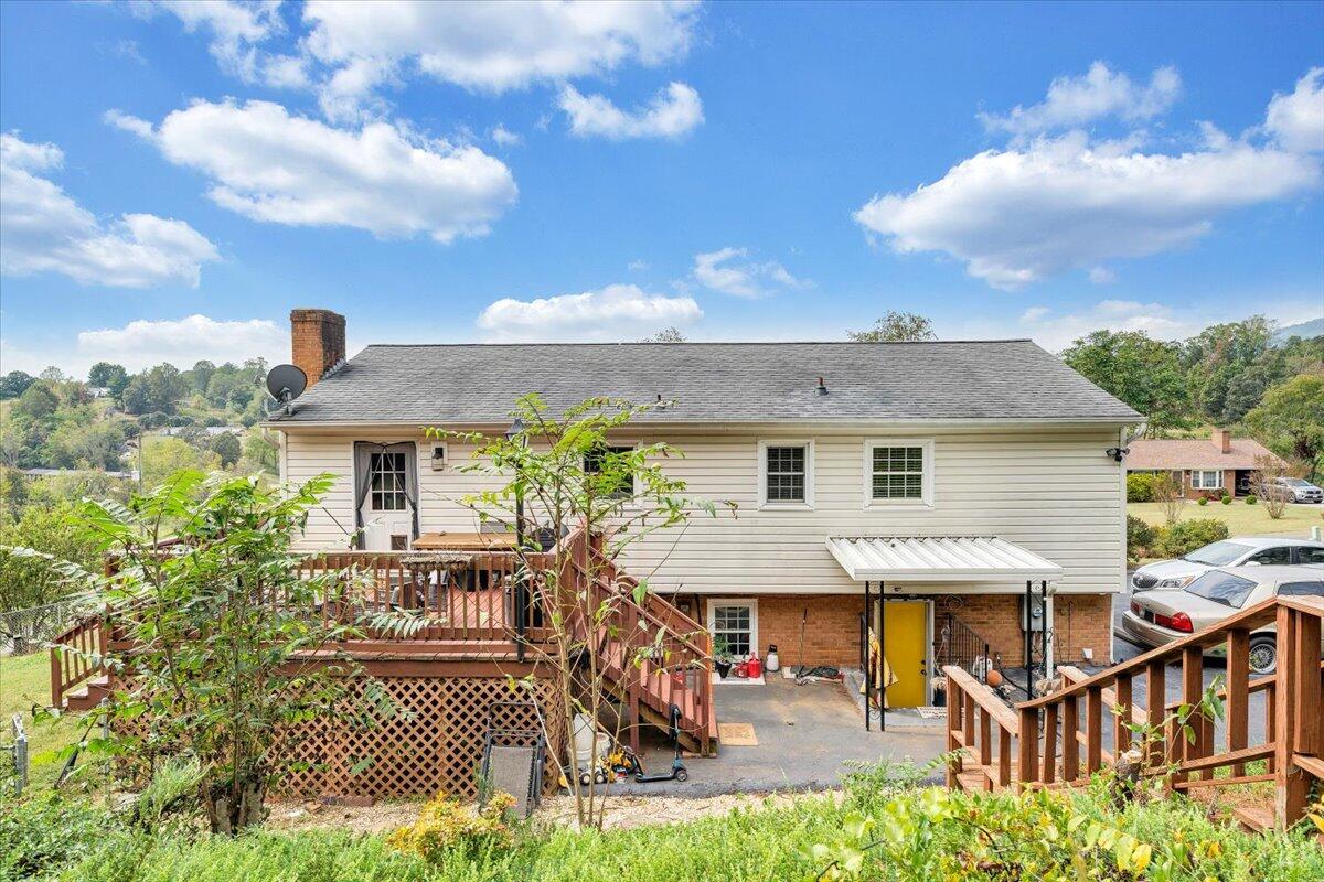 1043 Incline Drive Vinton, VA 24179 - Photo 49 of 58 Fenced dog pen