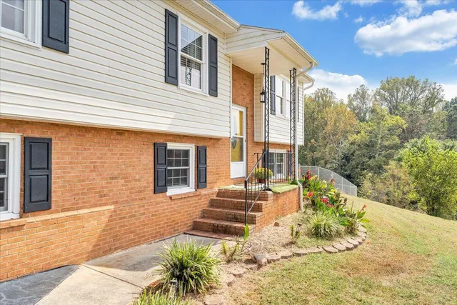 $293,500 | 1043 Incline Drive, Vinton, VA 24179