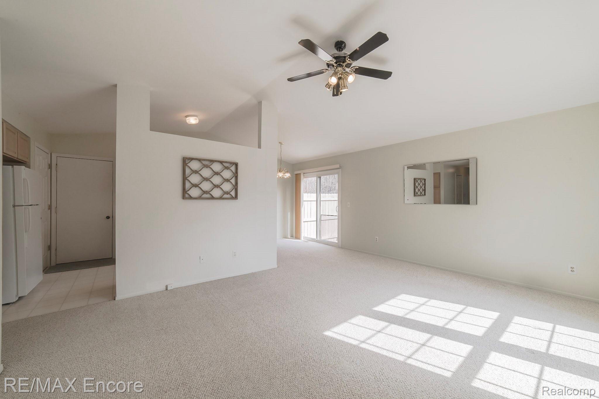 90 Pine Tree Ridge, Unit 4 Waterford, MI 48327 - Photo 3 of 18 Spacious living area features vaulted ceilings and fan.