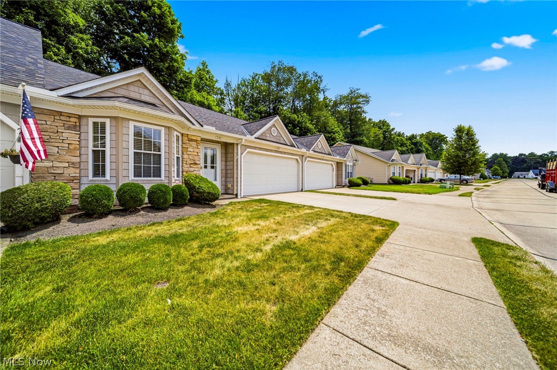 747 Rivers Edge Lane Painesville, OH 44077 - Photo 4 of 32