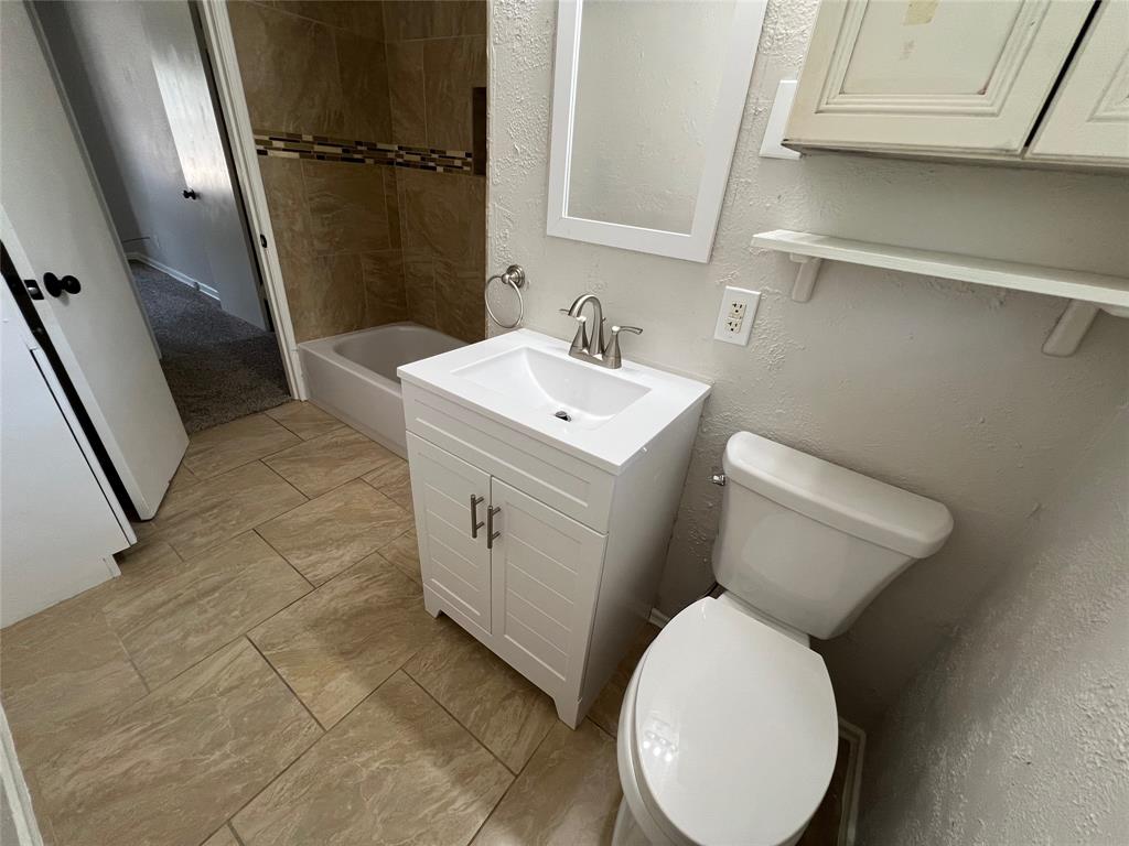 213 Wanda Way Hurst, TX 76053 - Photo 25 of 29 Secondary bathroom