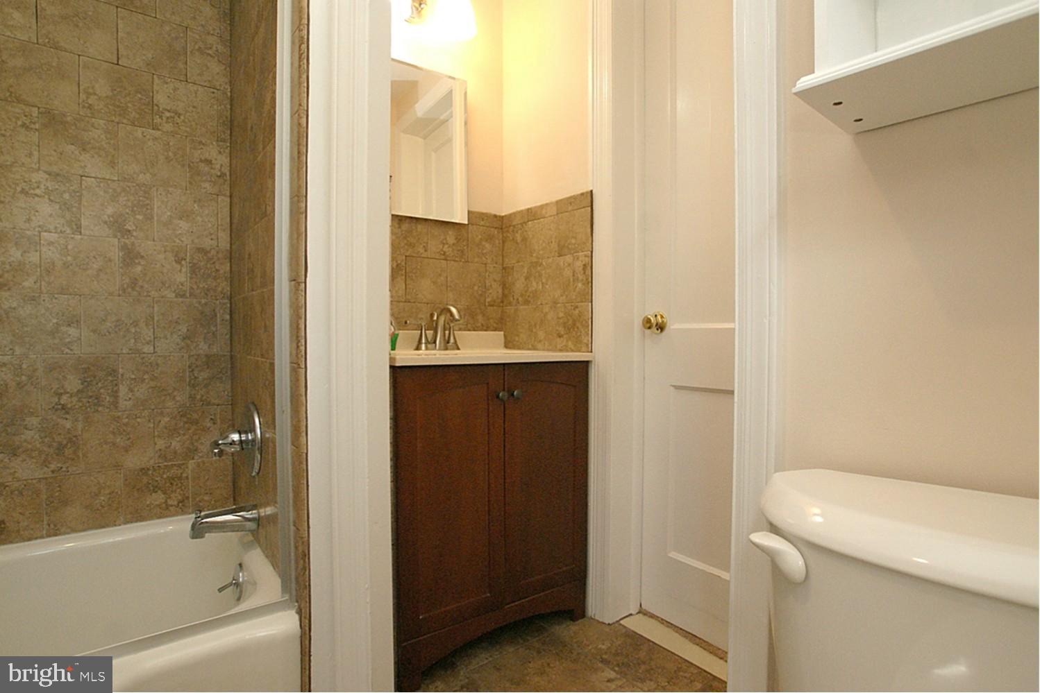 29 Baylor Road Hamilton, NJ 08610 - Photo 31 of 59 Jack & Jill Full Bath