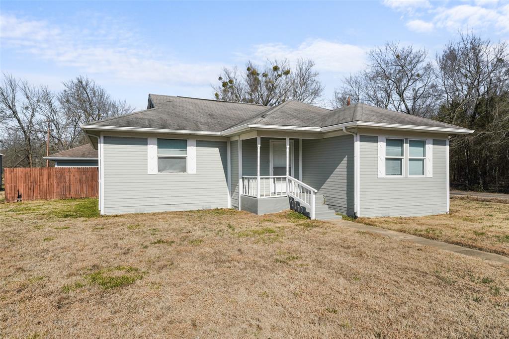 1145 Jefferson Road Paris, TX 75460 - Photo 4 of 17 a view of a house with a yard