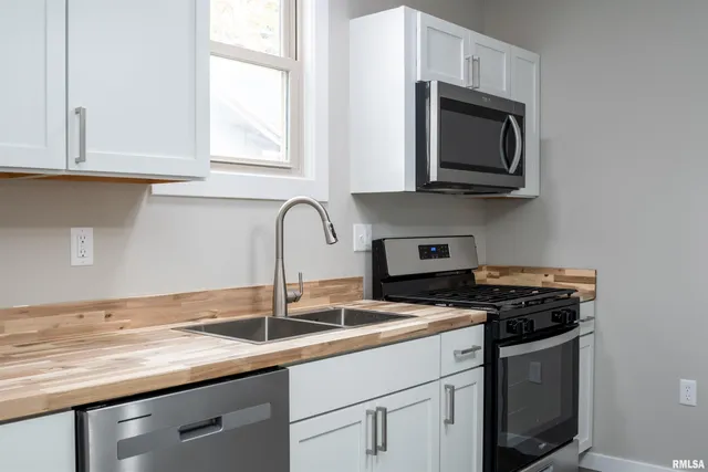 $198,000 | 15045 North River Beach Drive, Chillicothe, IL 61523