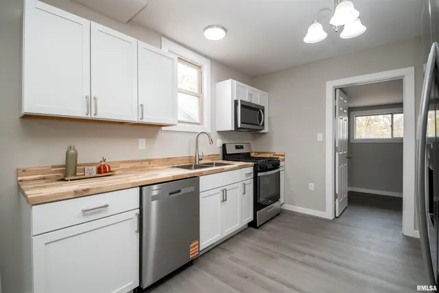 $198,000 | 15045 North River Beach Drive, Chillicothe, IL 61523