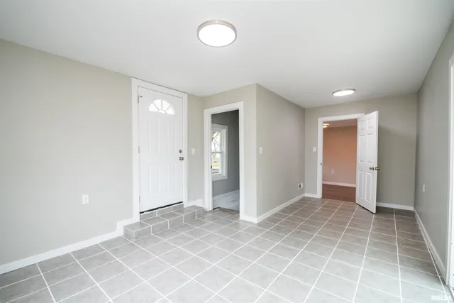 $198,000 | 15045 North River Beach Drive, Chillicothe, IL 61523