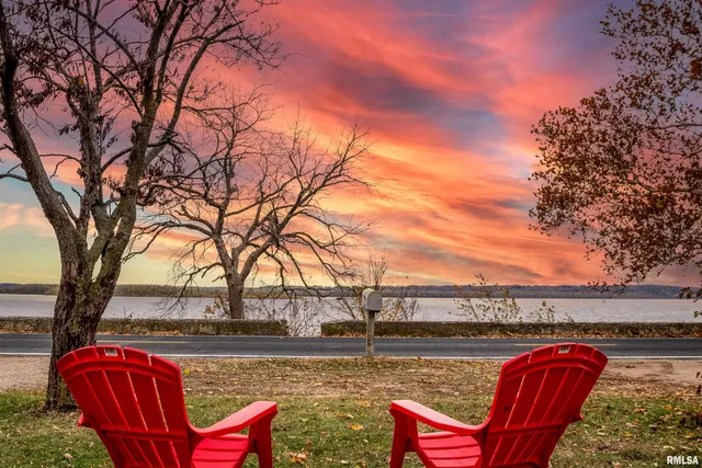 $198,000 | 15045 North River Beach Drive, Chillicothe, IL 61523