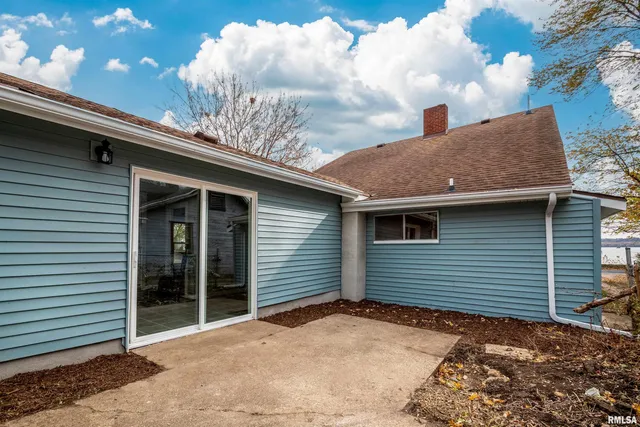 $198,000 | 15045 North River Beach Drive, Chillicothe, IL 61523