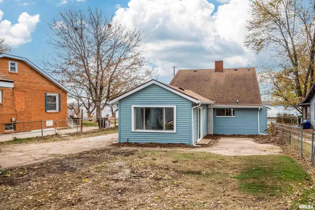 $198,000 | 15045 North River Beach Drive, Chillicothe, IL 61523