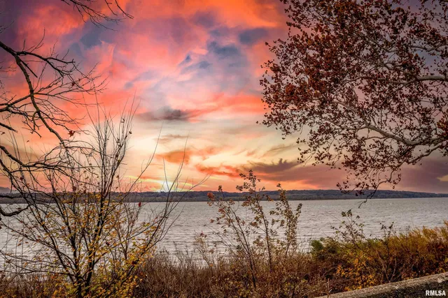 $198,000 | 15045 North River Beach Drive, Chillicothe, IL 61523