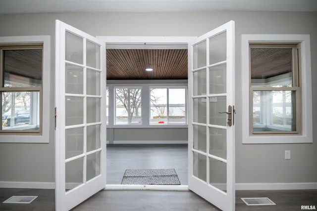 $198,000 | 15045 North River Beach Drive, Chillicothe, IL 61523